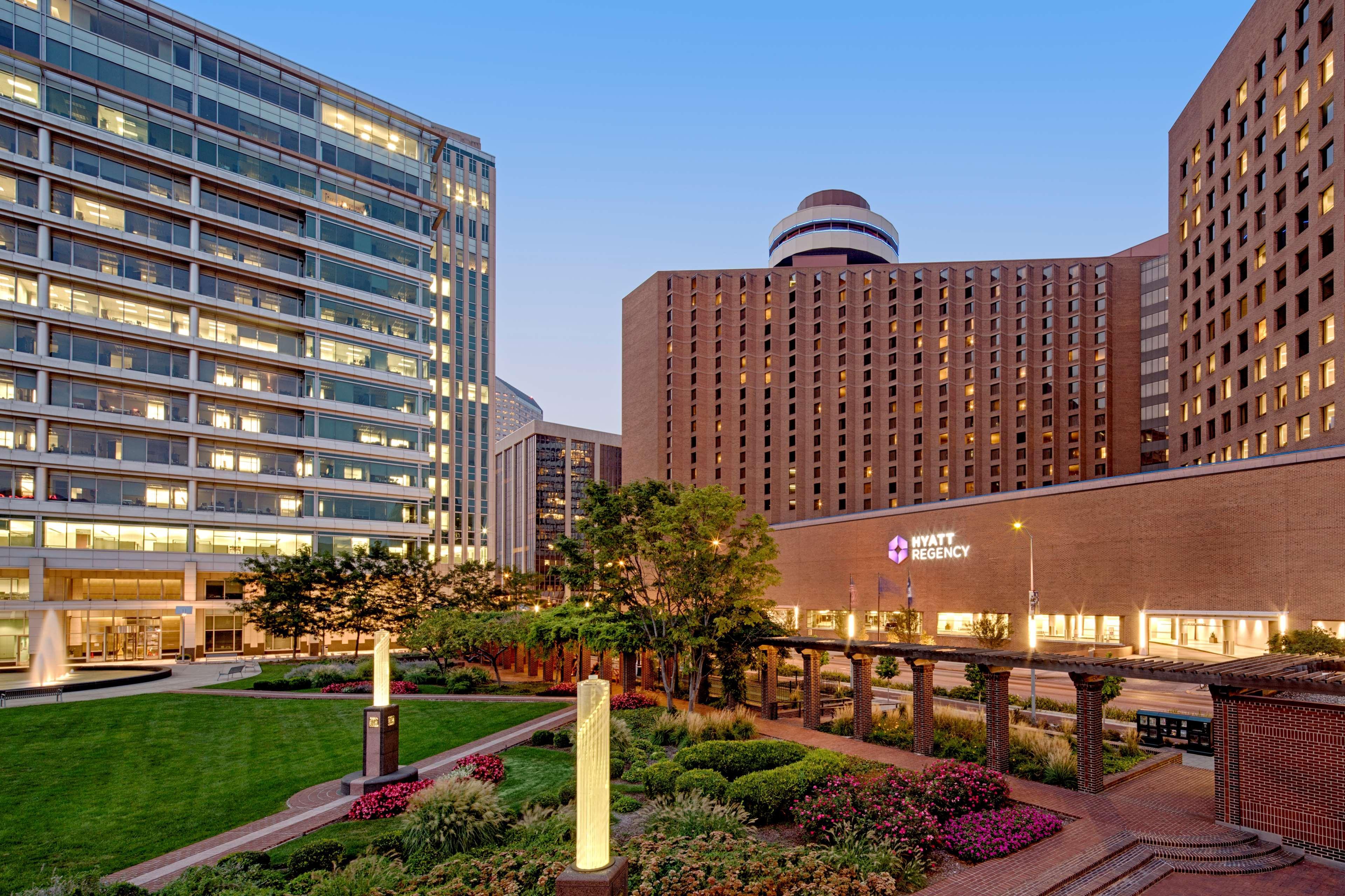 Hyatt Regency Indianapolis At State Capitol Hotel Exterior photo